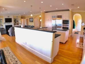 Fridge, microwave, oven, stovetop - Waterfront Grandeur on Bayview Beach (2198) (West Yarmouth)