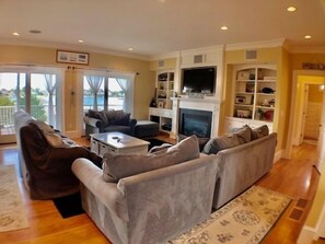 TV, peis og DVD-spiller