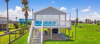 Beautiful coastal home recently renovated and ready for travelers