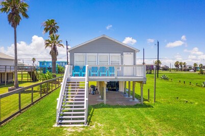 Beautiful coastal home recently renovated and ready for travelers