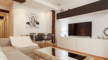 Una Smart TV, libros