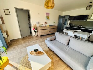 TV - Beautiful apartment close to the sea (Plestin-les-Grèves)