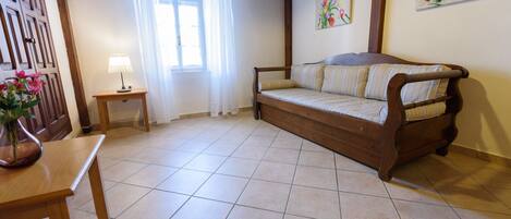 Duplex, 1 Bedroom | 1 bedroom, iron/ironing board, free WiFi, bed sheets