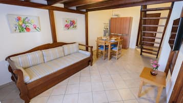 Duplex, 1 Bedroom | 1 bedroom, iron/ironing board, free WiFi, bed sheets