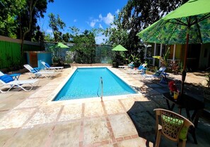 Outdoor pool - Bak A Yaad Cottage Lupine Cottage (Negril)
