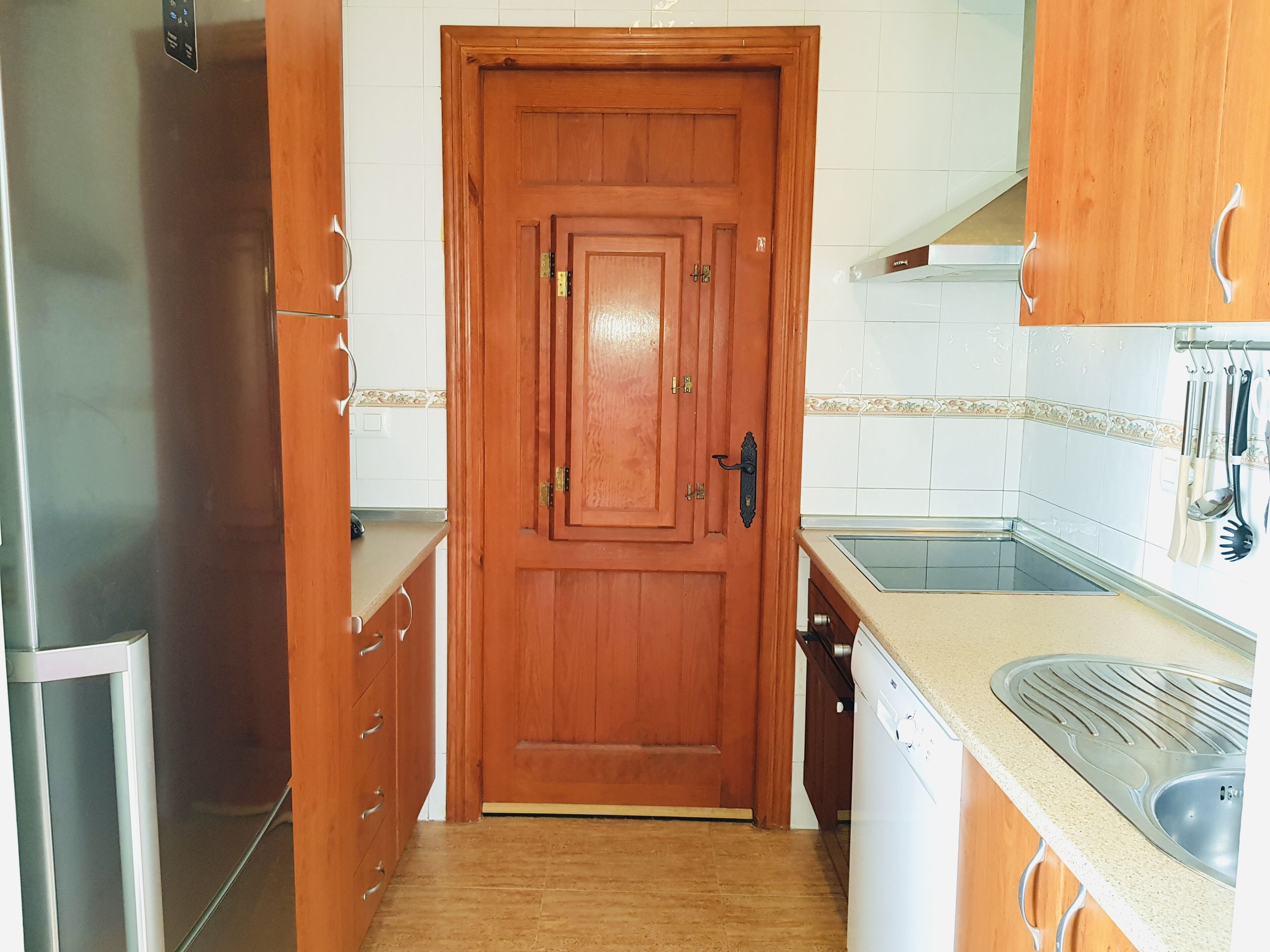 雪櫃、微波爐、焗爐、爐具