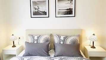 2 slaapkamers, een strijkplank/strijkijzer, reisbedje, wifi