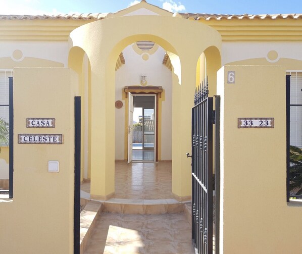 Exterior detail - Lovely detached villa with private pool and hottub (Nov-April). Pet-friendly! (Mazarrón)