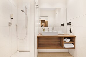 Comfort Double Room Single Use | Bathroom | Shower, hair dryer, heated floors, towels - Landhotel Beck (Kupferzell)