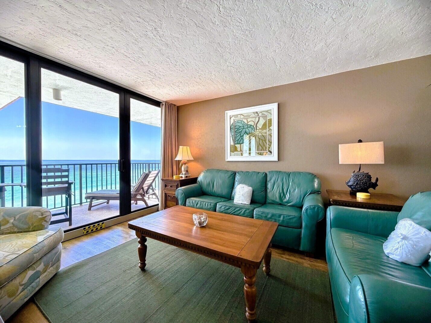 Smart TV, DVD player, books, stereo