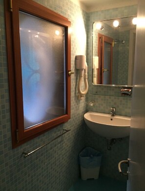Shower, bidet - PORTOFINO EAST RESIDENCE - apartment (San Michele di Pagana, Rapallo)
