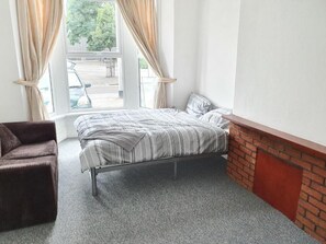 Standard Double Room, 1 Queen Bed (Shared) | Iron/ironing board, rollaway beds, bed sheets