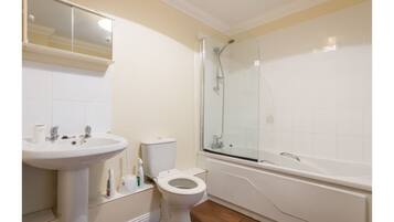 Apartment, 1 Bedroom (2 Guests) | Bathroom | Shower, free toiletries, hair dryer, towels