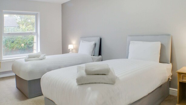 Standard Twin Room, 2 Twin Beds - OYO Dayz Away Lodge (Kingswinford)
