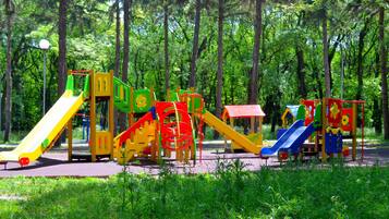 Children’s play area – outdoor