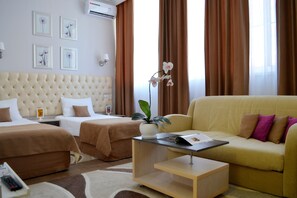 Familiesuite | 1 soveværelse, pengeskab på værelset, mørklægningsgardiner, lydisolering