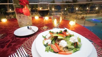 2 restaurantes; se sirven desayunos