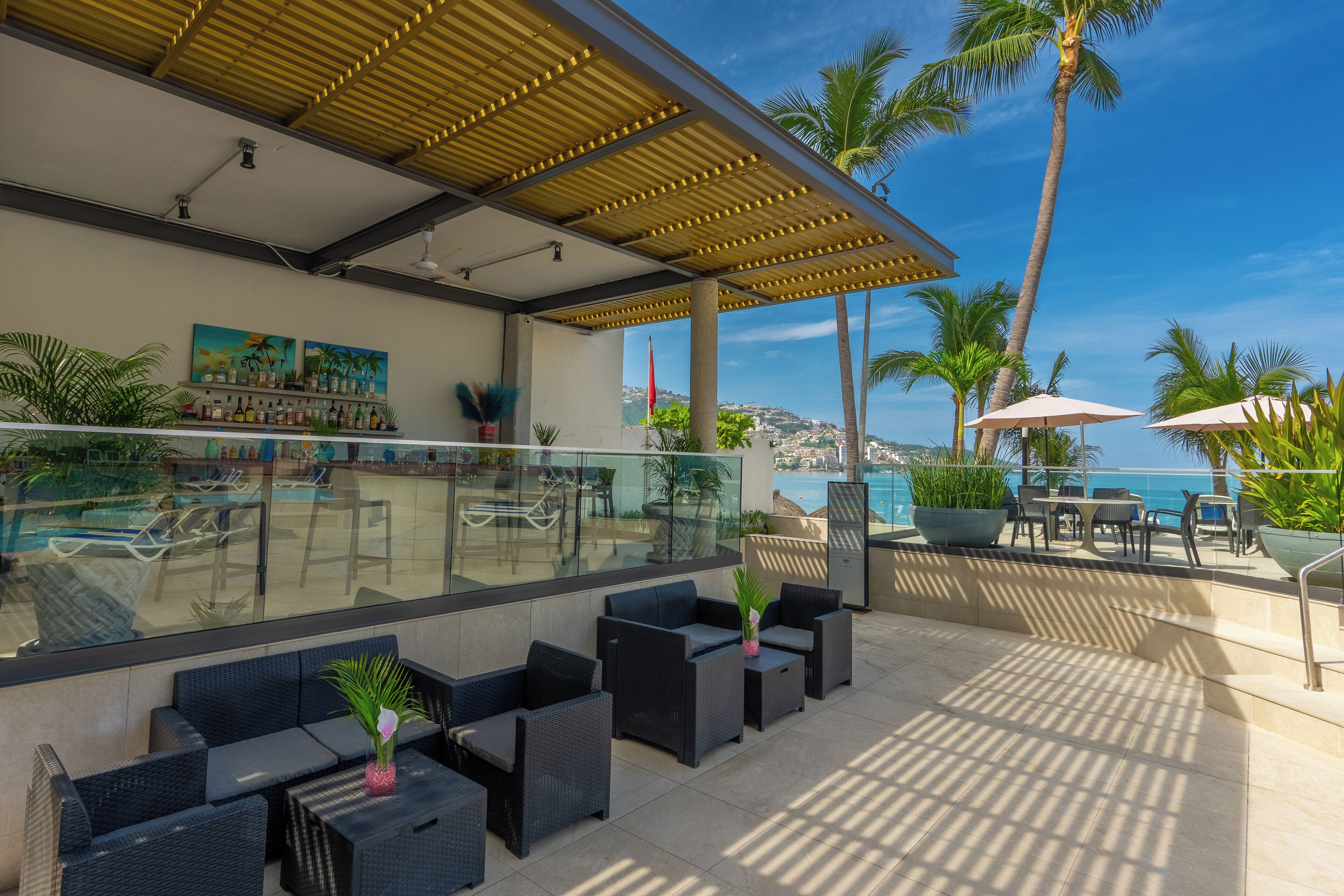 Bar en bord de piscine