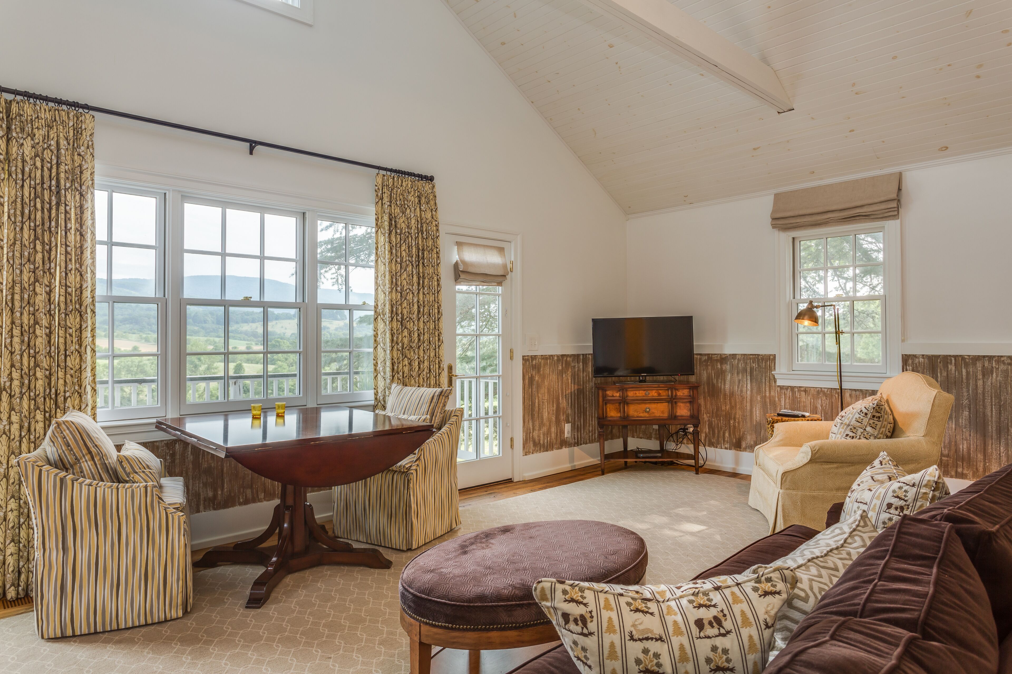 Ramsay Estate Carriage House  Luxury Retreat With Mountain Views - Crozet, VA