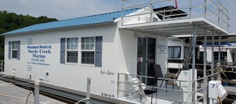 Floating Cabin at Steele Creek Marina--CAN NOT BE DRIVEN