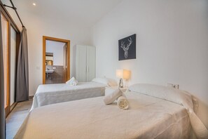 3 bedrooms, iron/ironing board, free WiFi, bed sheets