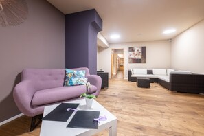 桑拿、湿蒸房、按摩服务