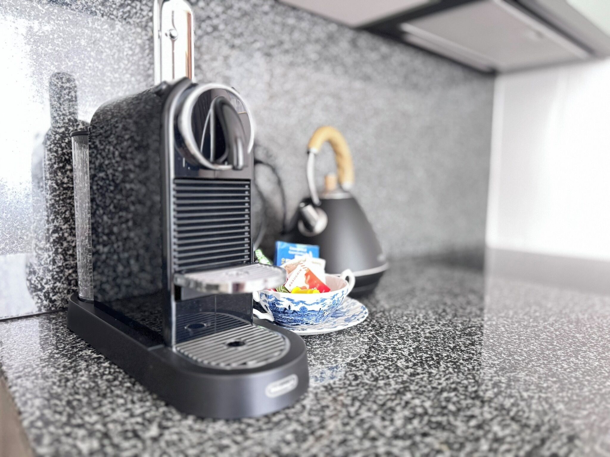 Tallelokero huoneessa, yksilöllisesti sisustettu