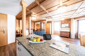 Deluxe Double Room | In-room safe, individually decorated, individually furnished, desk