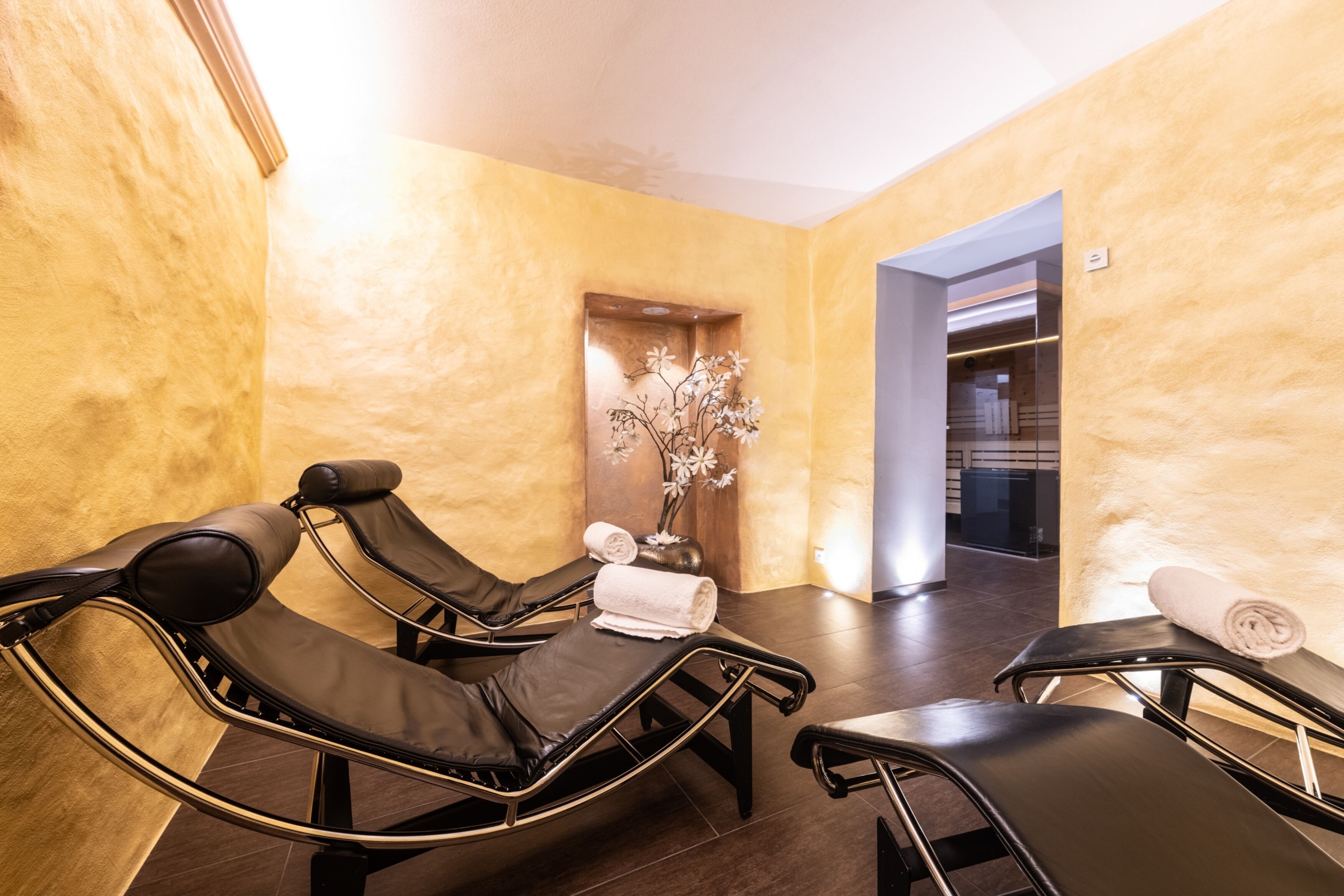 桑拿、湿蒸房、按摩服务