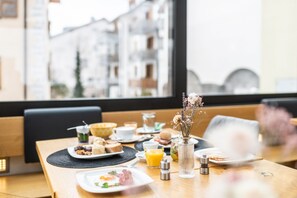 Daily continental breakfast for a fee -  La Tgoma - Hotel & Restaurant  (Lantsch-Lenz)