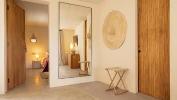 1 habitación, cubrecamas y caja de seguridad en la habitación