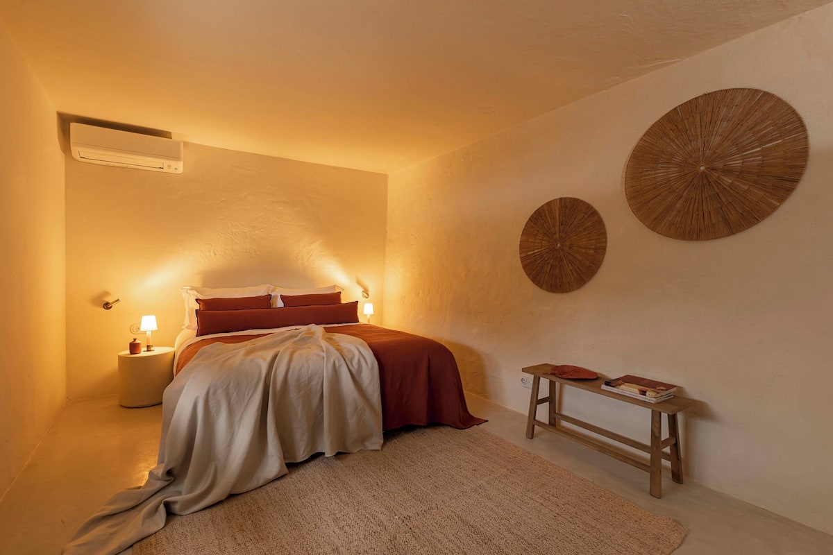 Suite Junior, vue piscine | Couette en duvet d'oie, coffres-forts dans les chambres