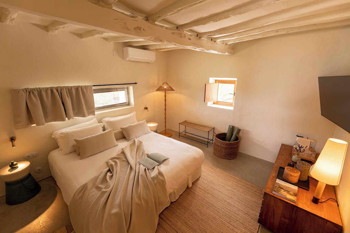 Junior-Suite, 1 Queen-Bett (Finca) | 1 Schlafzimmer, Daunenbettdecken, Zimmersafe, individuell dekoriert