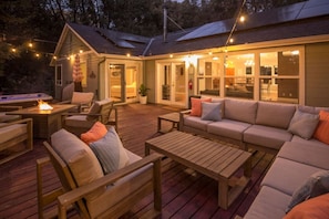 Terrace/patio - Hot Tub, Privacy, Oversized Deck, Open Floor Plan, Centrally Located! (Mariposa)