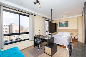 Blackout curtains, soundproofing, free WiFi, bed sheets - All You Need (Curitiba)