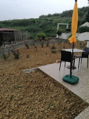Outdoor dining - Land and sea study with heated pool (Santo Isidoro)