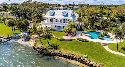 Prestigious waterfront Villa