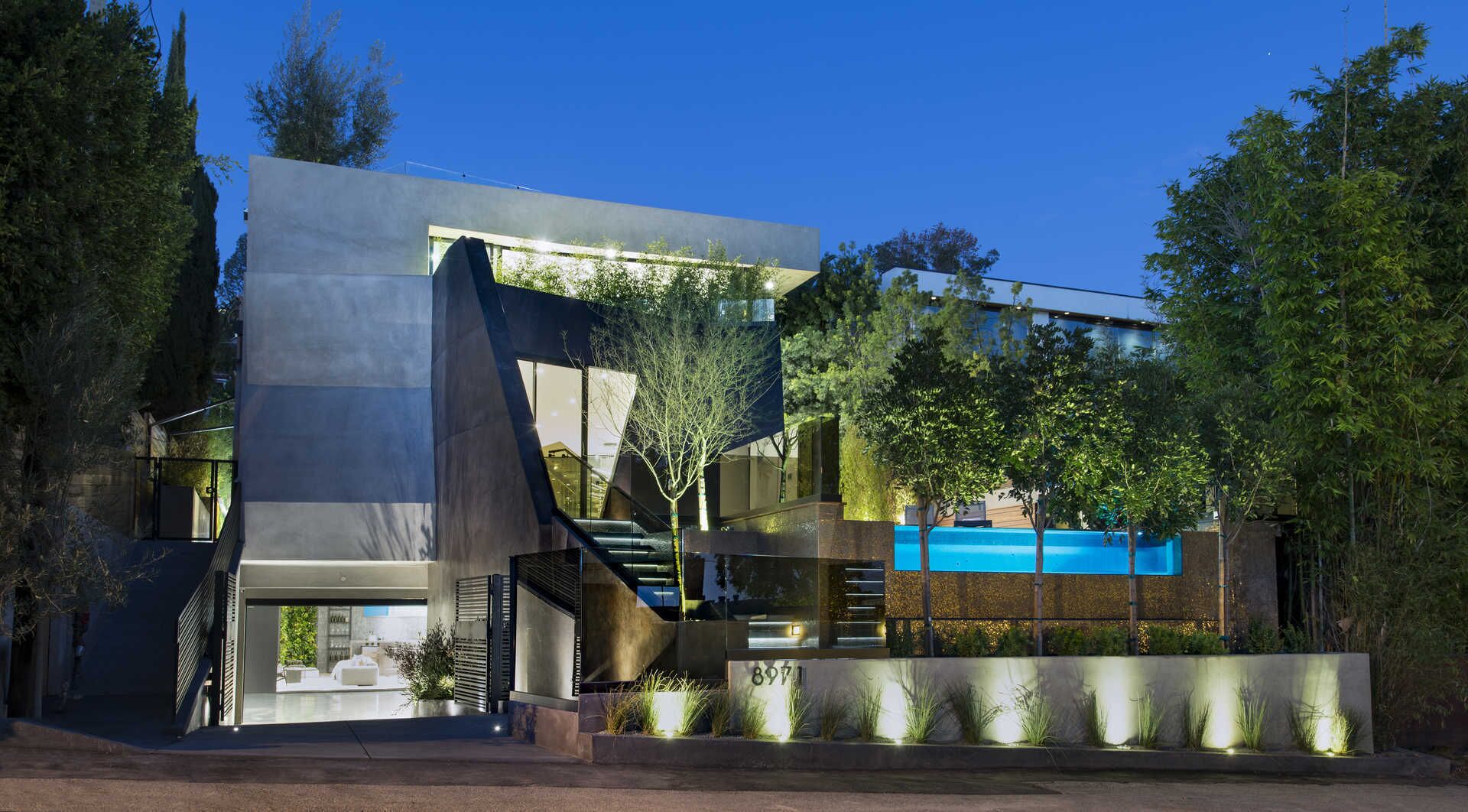 Sunset Strip, 2 Pools