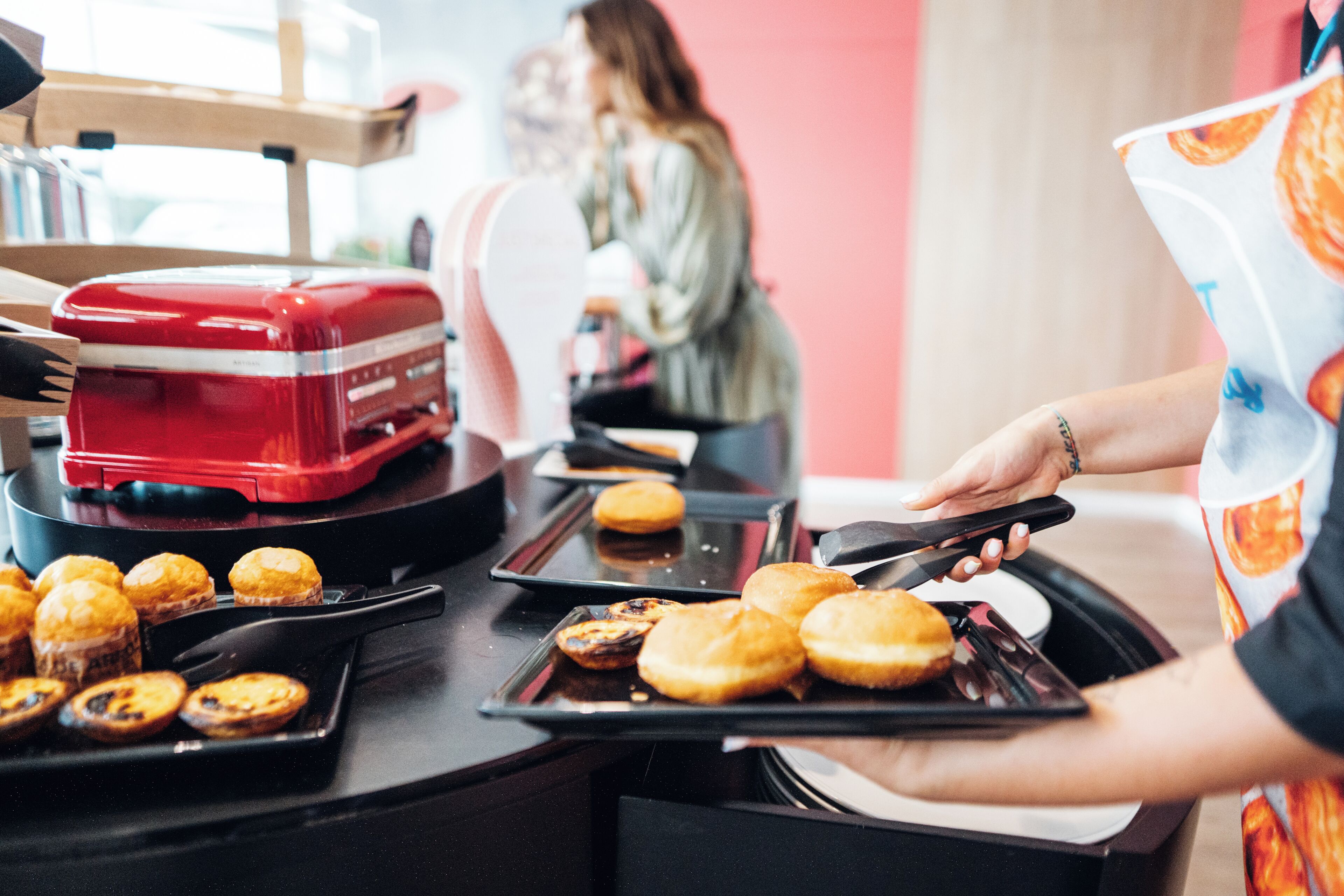 Tägliches kontinentales Frühstück gegen Gebühr