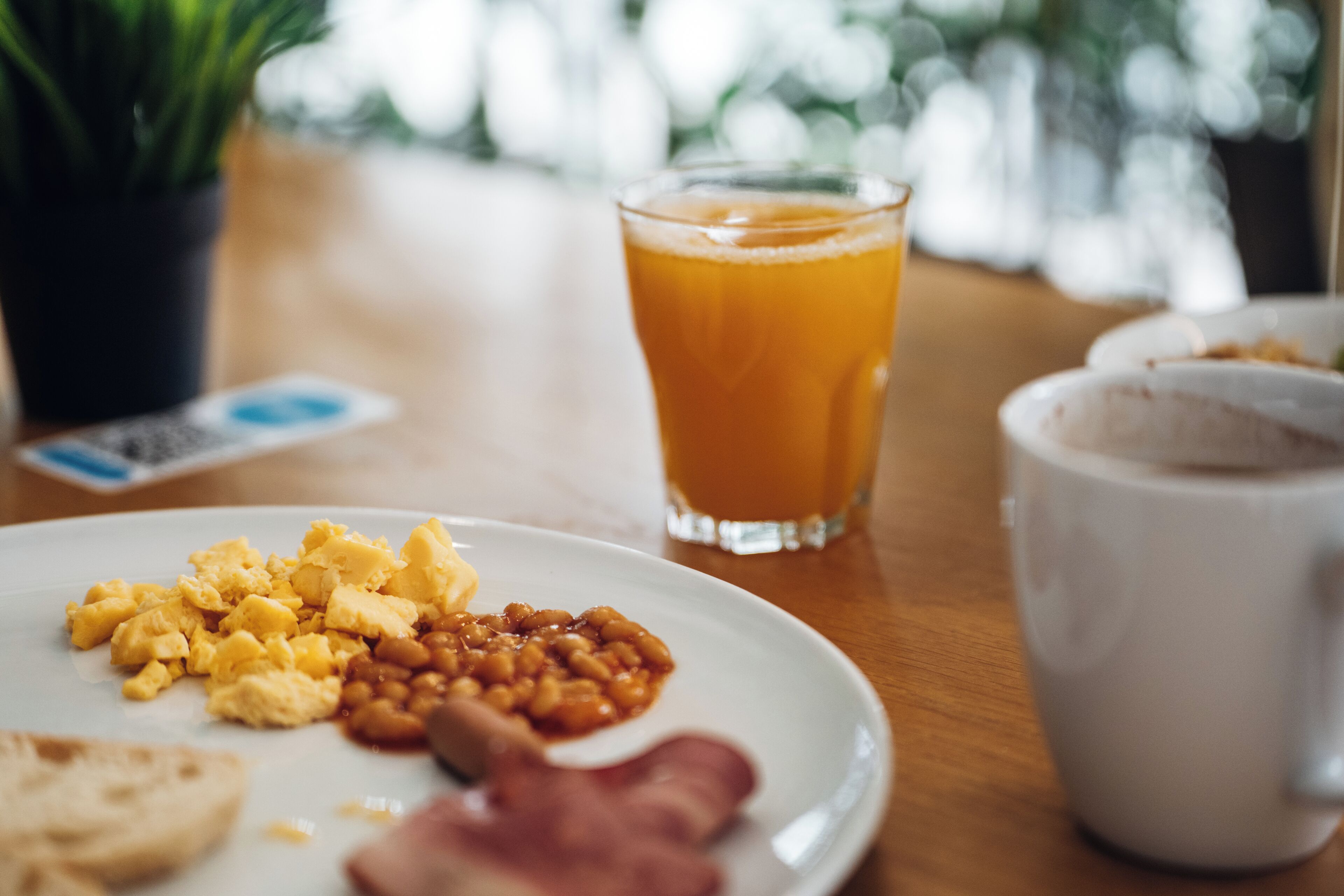 daily continental breakfast (eur 13.28 per person)