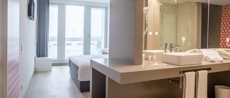 Habitación doble | Escritorio, insonorización, wifi gratis y ropa de cama