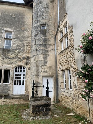Exterior - Demeure de la tour ronde (Champlitte)
