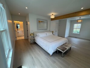 6 Schlafzimmer, Schreibtisch, Bügeleisen/Bügelbrett, Reisekinderbett