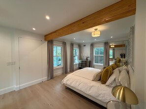 6 habitaciones, escritorio y tabla de planchar con plancha 