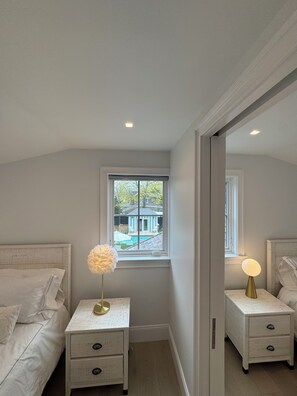 6 bedrooms, desk, iron/ironing board, travel cot