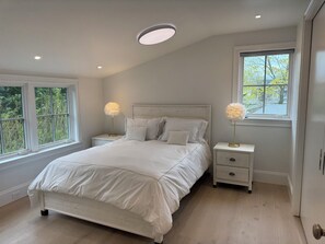 6 habitaciones, escritorio y tabla de planchar con plancha 