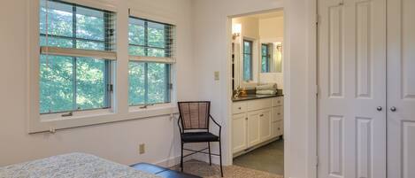 2 chambres, fer et planche Ă repasser, accĂšs Ă Internet, literie fournie