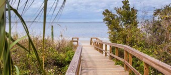 Oceanfront Condo with beautiful Sunsets - Dolphins, Pools, and family fun