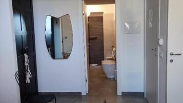 Deluxe-Vierbettzimmer, Verbindungszimmer, Poolblick | Hochwertige Bettwaren, Pillowtop-Betten, Minibar, individuell dekoriert