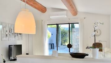 TV connectée, lecteur de DVD, livres, médiathÚque